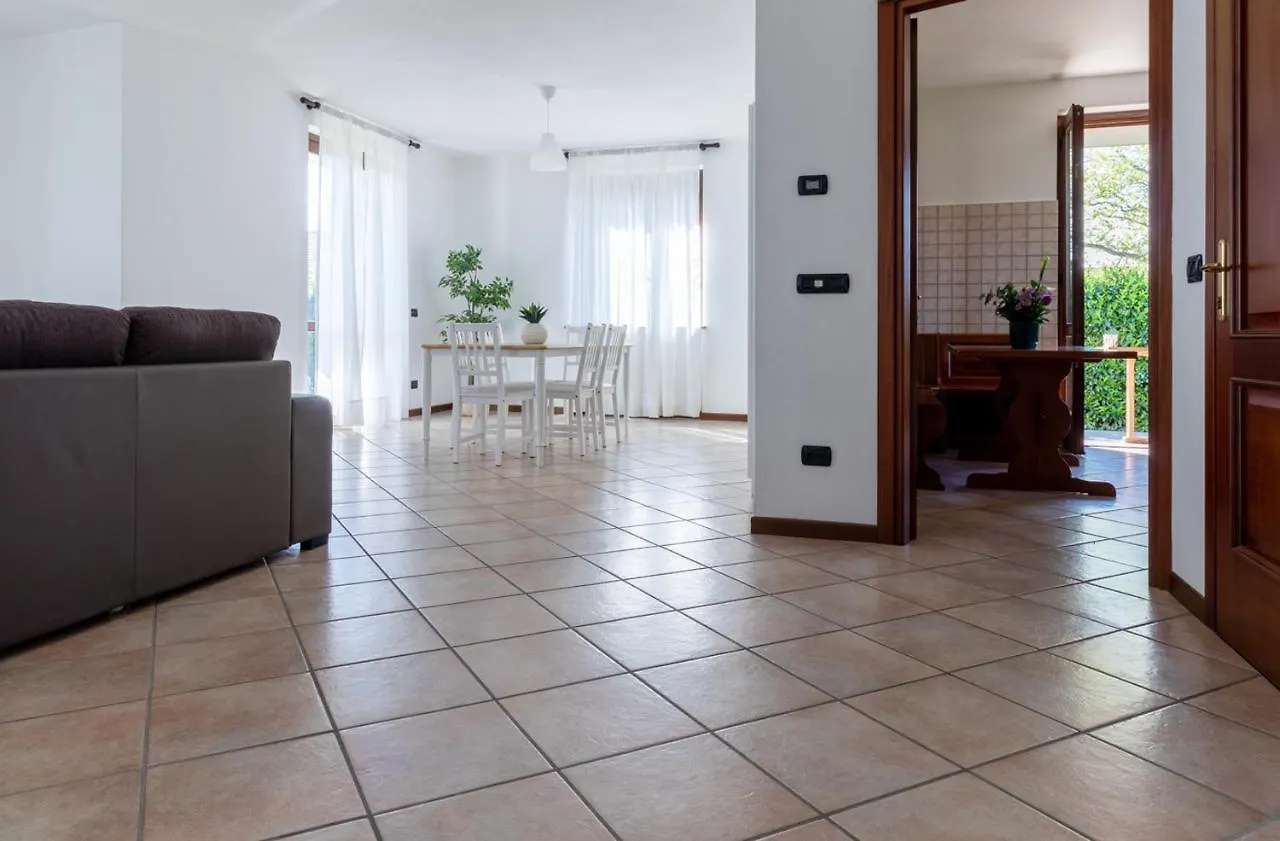 Profumodilago Angera Apartment